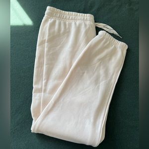 Super soft, curve friendly, white sweatpants. Size 3x | Plus Size sweatpants.